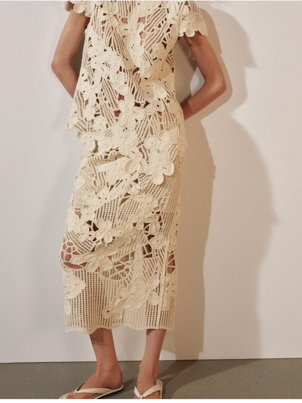 ZARA ZW Collection Crochet Midi Skirt Small NWT 3D Floral appliqué Knit Cream - Picture 4 of 12